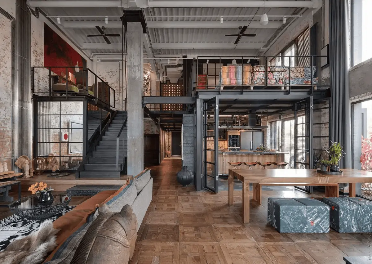 Một căn hộ loft điển hình, nơi khởi nguồn của phong cách Industrial, với trần cao, tường gạch thô và không gian mở.